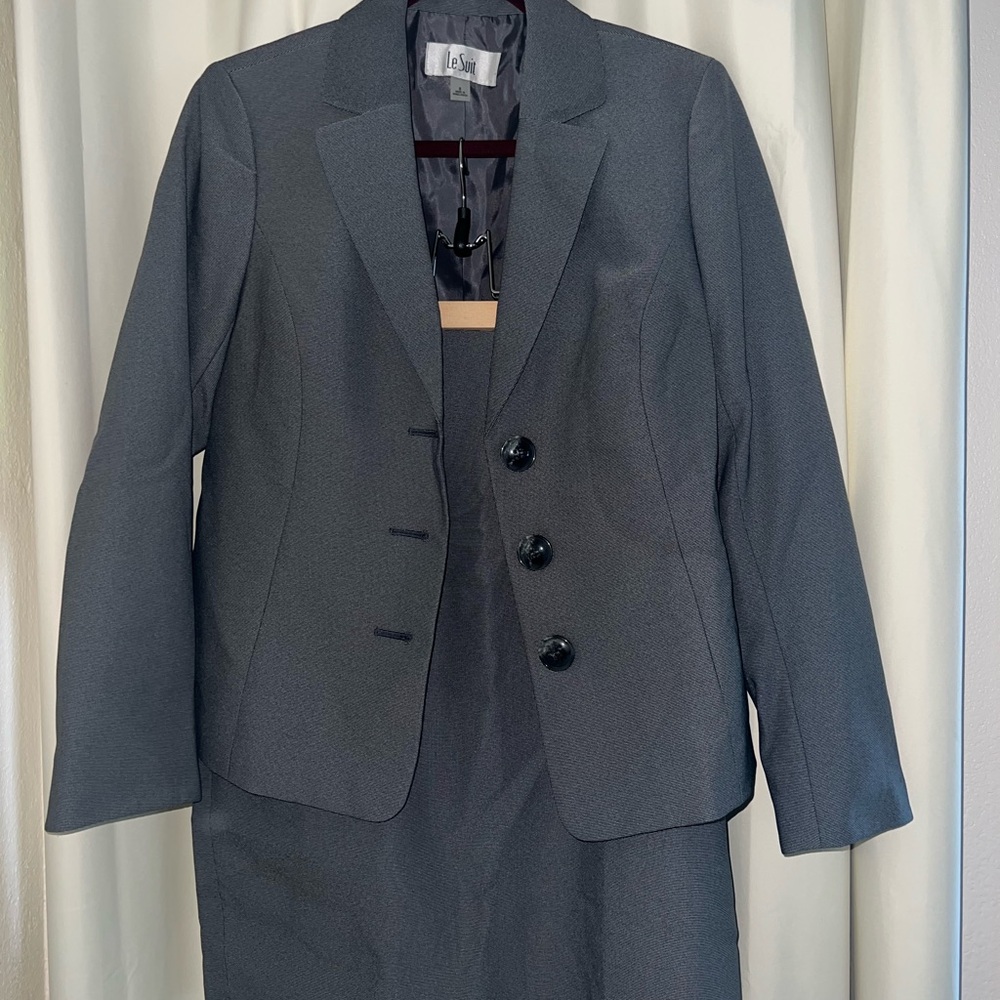 Le Suit Charcoal Gray Women’s Suit